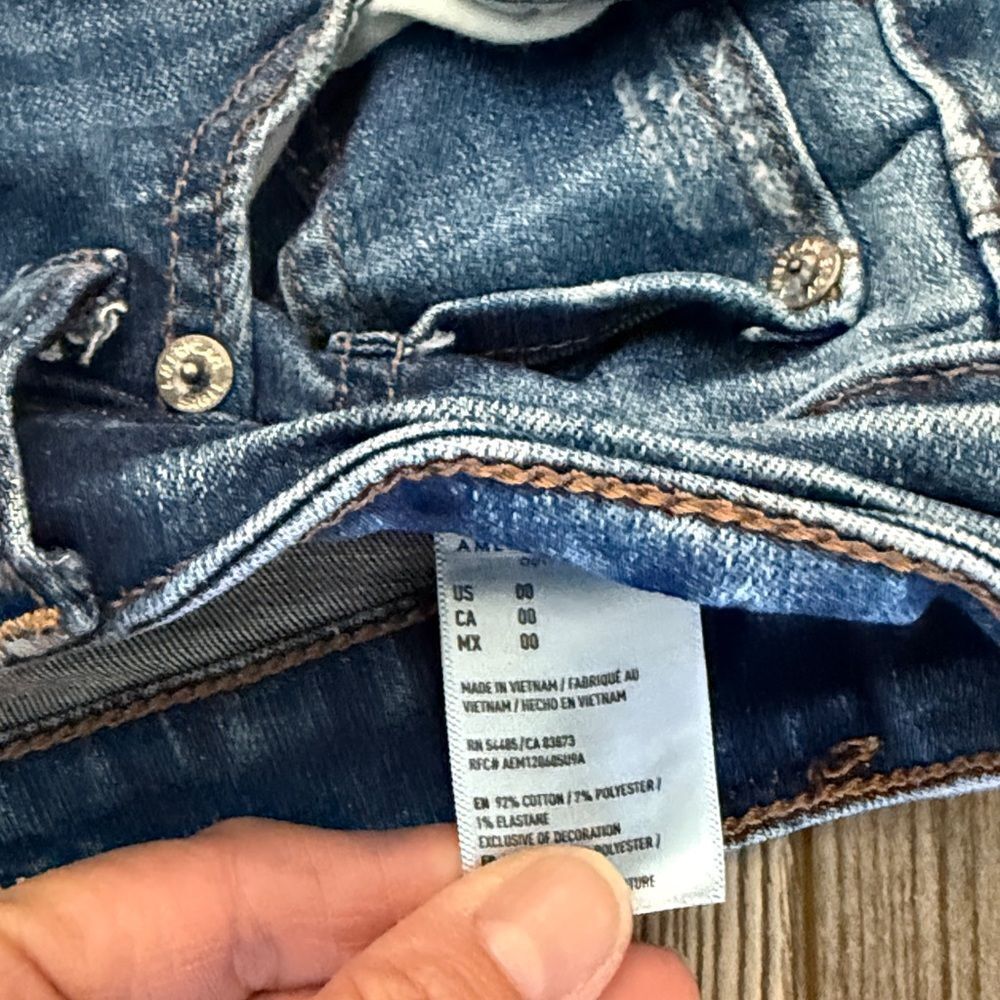 American Eagle distressed super stretch Midi shorts - Picture 4 of 8